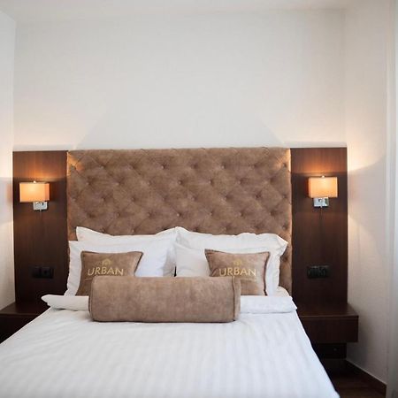 מוסטר Urban Suites & Apartments מראה חיצוני תמונה