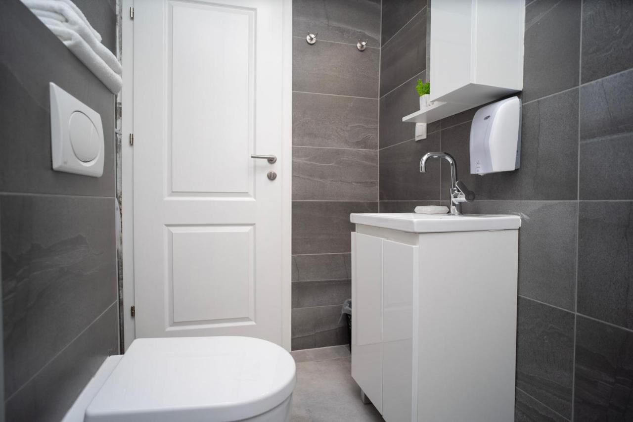 מוסטר Urban Suites & Apartments מראה חיצוני תמונה