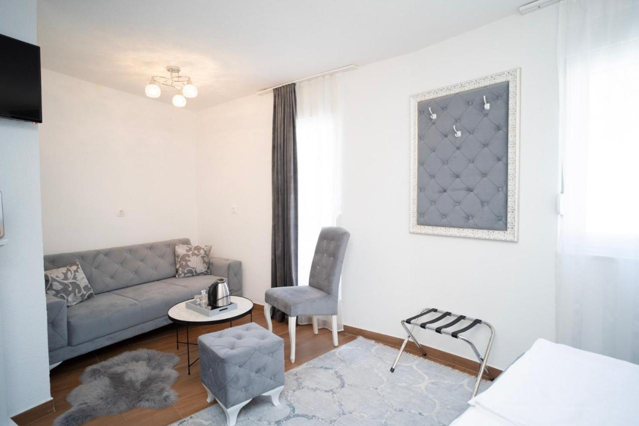 מוסטר Urban Suites & Apartments מראה חיצוני תמונה