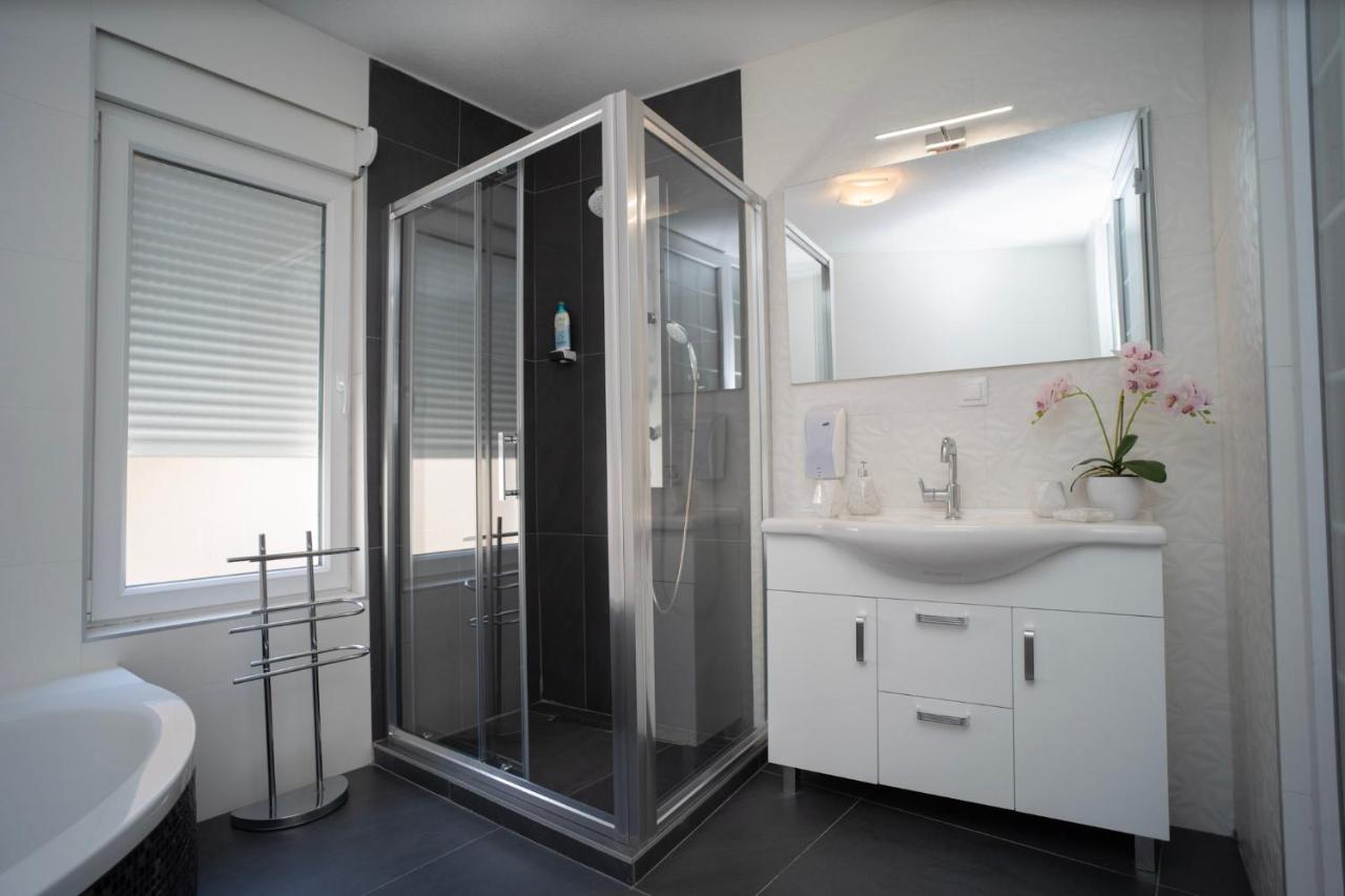 מוסטר Urban Suites & Apartments מראה חיצוני תמונה