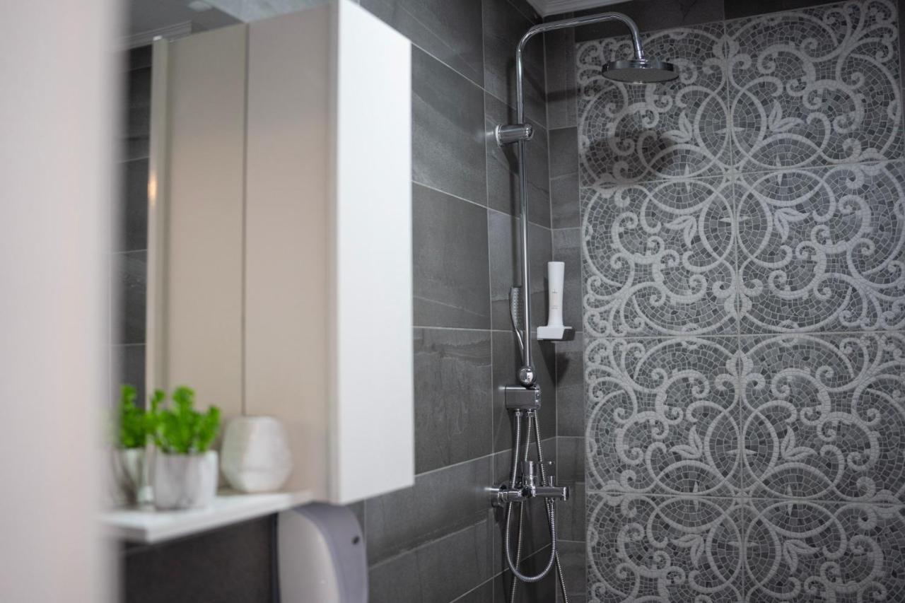 מוסטר Urban Suites & Apartments מראה חיצוני תמונה
