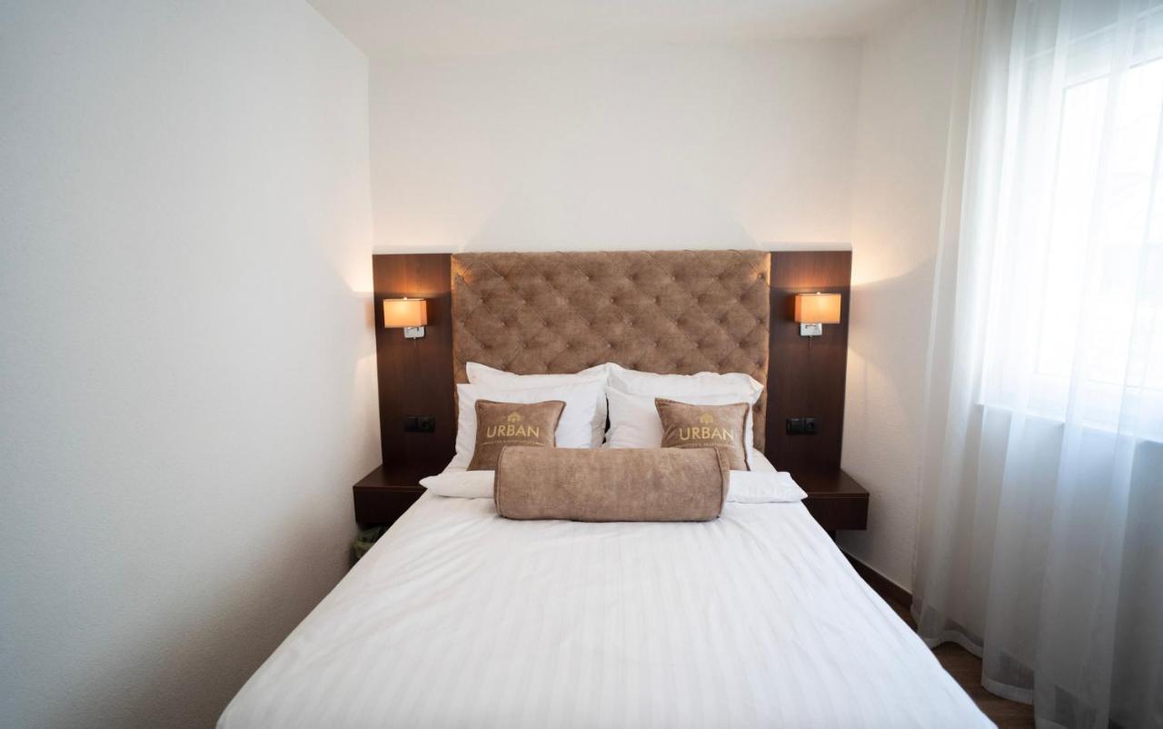 מוסטר Urban Suites & Apartments מראה חיצוני תמונה