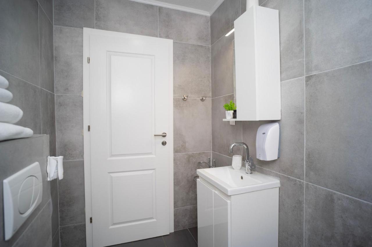 מוסטר Urban Suites & Apartments מראה חיצוני תמונה