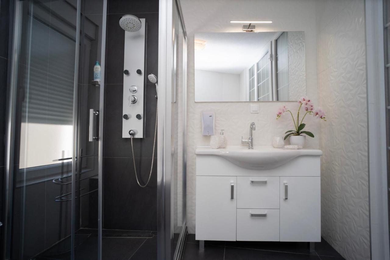 מוסטר Urban Suites & Apartments מראה חיצוני תמונה