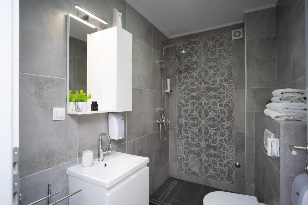 מוסטר Urban Suites & Apartments מראה חיצוני תמונה