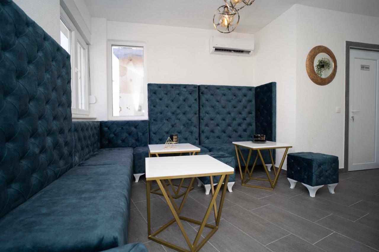 מוסטר Urban Suites & Apartments מראה חיצוני תמונה