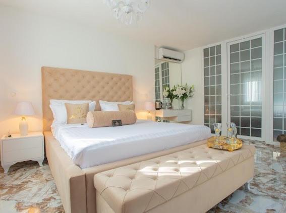 מוסטר Urban Suites & Apartments מראה חיצוני תמונה