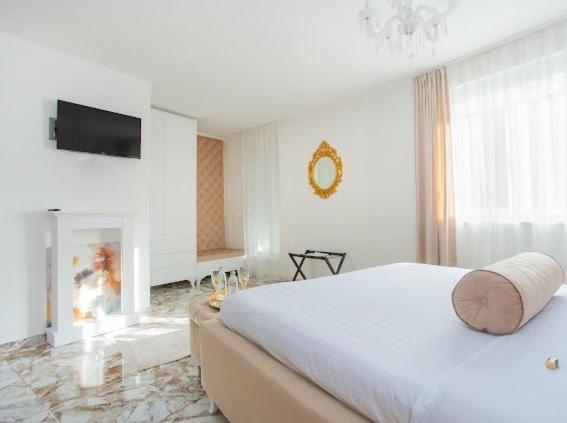 מוסטר Urban Suites & Apartments מראה חיצוני תמונה