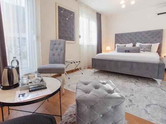 מוסטר Urban Suites & Apartments מראה חיצוני תמונה