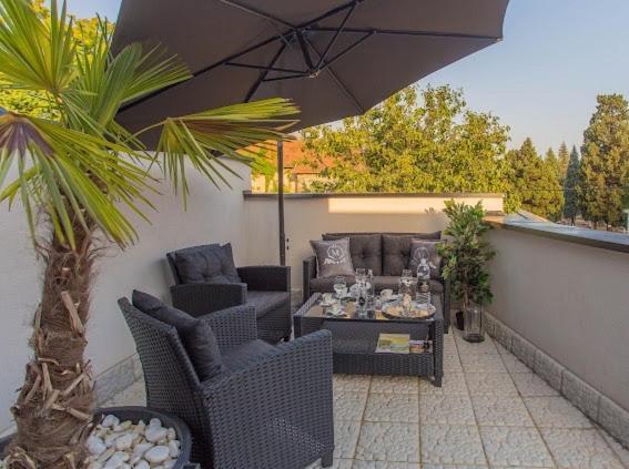 מוסטר Urban Suites & Apartments מראה חיצוני תמונה