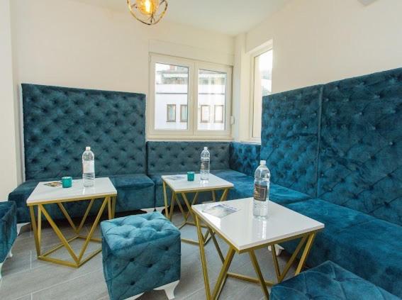 מוסטר Urban Suites & Apartments מראה חיצוני תמונה